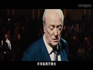 美女魔术师被困水箱，还被食人鱼攻击，结果却是障眼法！