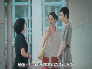 女教师到新学校上课，每写一字回头看一下，原来身后20名学生不是活人